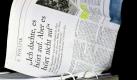 Walter Venedey, Anwalt des ehemaligen RAF-Mitgliedes Verena Becker, hält in Stuttgart in einem Gerichtssaal des Landgerichtes eine Zeitung mit der Schlagzeile:  Ich dachte, es hört auf. Aber es hört nicht auf in der Hand. Verena Becker ist wegen des Mordes an Generalbundesanwalt Buback im Jahre 1977 angeklagt. Foto: dapd