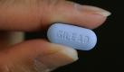 Auch diese blaue Wunderpille ist noch nicht ganz ausgereift, aber große Hoffnungen ruhen auf ihr: vor Aids zu schützen. Bisher verringert sie das Risiko einer Übertragung um 73 Prozent, wenn der gesunde Partner die Tablette täglich nimmt. Mit Sicherheit hat das noch nichts zu tun. Aber es führt in die richtige Richtung. Foto: dapd