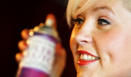 Musicaldarstellerin Maite Kelly posiert in Köln bei einem Fototermin für das Musical Hairspray. Das Musical wird ab dem 6. Dezember im Musical Dome aufgeführt.  Foto: ap