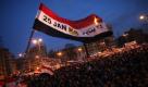 Auf dem Kairoer Tahrir-Platz fiebern die Menschen am Donnerstagabend der Rede Mubaraks entgegen. Die Erwartungen sind klar: Der Diktator muss gehen. Foto: ap