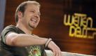 Auf der Erfolgswelle:Gute Einschaltquoten erzielt auch seine TV-Show Mario Barth präsentiert, die Ende 2007 auf RTLstartet. Die Live-DVDseines Programms Männer sind Schweine, Frauen aber auch klettert bis auf Platz 3 der Albumcharts. Foto: ddp