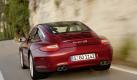 ... in der aktuellen Ausbaustufe wird der Porsche 997 Carrera 4S von einem 3,8 Liter großen Boxermotor mit 385 PS befeuert. Wer die optionale Leistungssteigerung vom Werkstuner ordert, ist Herr über 408 wilde Pferde.  Foto: pi