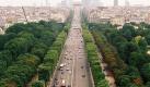 Die Champs-Élysées in Paris liegt an dritter Stelle der teuersten Einkaufsstraßen der Welt. Hier haben sich Modellabel wie Louis Vuitton und Guerlain angesiedelt. Doch auch immer mehr Ketten und Franchise-Unternehmen machen sich breit. Foto: Wikipedia/Creative Commons License/Andrzej Barabasz (Chepry)