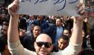 epa02548965 An Egyptian protester holds a placard reading in Arabic 'Tunisian revolution was free, Egypt's revolution is coming after it' during a demonstration in Cairo, Egypt, 25 January 2011. Local media sources reported that Egyptian riot police were out in force in Cairo as tens of thousands of Egyptians allegedly vowed to back a call for the planned nationwide anti- government protest. According to the Arabic-language Facebook group called Revolution Day against Torture, Poverty, Corruption and Unemployment, some 90,000 people confirmed they support the protest that was planned to coincide with Egypt's Police Day on 25 January. The government said the protest was unauthorized and warned that police 'will deal firmly and decisively' with anyone attempting to take part. Media reported that at least five protesters were injured when they clashed with police in Cairo during the anti-government demonstration. EPA/KHALED EL FIQI +++(c) dpa - Bildfunk+++
pixel Foto: dpa
