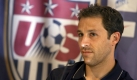 Mit den USA geht Steve Cherundolo, in der Bundesliga bei Hannover 96 unter Vertrag, das Unterfangen WM-Titel an. In den USA wird Fußball jedoch eher als Frauensport angesehen, so ist die männliche Auswahl auch weitaus weniger erfolgreich als das weibliche Pendant. Immerhin zum neunten Mal sind The Stars  Stripes bei einer WM dabei. Bestes Ergebnis war Platz drei beim Debüt 1930 in Uruguay. Foto: dpa