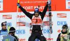 Der Franzose Martin Fourcade springt vor Freude in die Luft. Der Biathlet gewann den 15 Kilometer langen Massenstart beim Biathlon-Weltcup in Fort Kent - trotz zweier Schießfehler.
 Foto: dpa