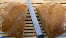 Wissen Sie, woher die Aussage stammt, dass Butterbrote immer auf die Seite mit der Marmelade fallen? Im 19. Jahrhundert gab es ein Sprichwort: «Minister fallen wie die Butterbrote: immer auf die gute Seite». Das Butterbrot wie ein Politiker? Foto: dpa