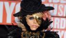 Noch ohne Blut, aber nicht weniger aufregend: Lady Gaga vor der Verleihung, bei der sie als beste Newcomerin geehrt wurde. Foto: ap