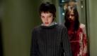 Let Me In (2010) ist eine düstere Horrorfilmadaption, in der der minderjährige Owen (Kodi Smit-McPhee) und seine Nachbarin Abby (Chloe Moretz) die Hauptrollen spielen. Sie will ihm helfen, sich gegen seine mobbenden Mitschüler zu wehren - doch um einen hohen Preis. Das Original So finster ist die Nacht (2008) wie auch die Buchvorlage stammen aus Schweden. Foto: ddp images/Wild Bunch