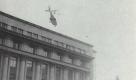 Vor dem Herrscherpalast in Bukarest versammeln sich im Dezember 1989 zehntausende Menschen, um gegen Ceausescu zu demonstrieren. Foto: wikipedia/ Mazarin07