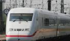 Ein ICE 2 unterwegs: Während die Bahn im Regionalverkehr schon seit längerem private Konkurrenten hat, ist die Fernstrecke bisher noch ihr Monopol. Foto: Bernd Thissen  Foto: dpa