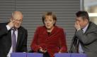 Bundeskanzlerin Merkel mit Unions-Fraktionschef Kauder (l) und Generalsekretär Gröhe.  Foto: dpa