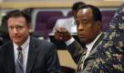 Dr. Conrad Murray, right, appears in court in Las Vegas Friday, May 7, 2010. A court officer in Las Vegas postponed a decision Friday on whether the Murray, a doctor accused of administering a fatal dose of anesthetic to pop star Michael Jackson should be allowed to keep practicing medicine in his home state of Nevada.  Dr. Conrad Murray's professional fate rests not with the Nevada state Board of Medical Examiners, but with a ruling in Clark County Family Court. Man on left is unidentified. (AP Photo/Las Vegas Review-Journal, John Locher) LAS VEGAS SUN OUT; MAGS OUT; NO SALES Foto: ap