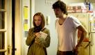 Die Assistentin des Auftraggebers (Christina Ricci) und der junge Musiker (Orlando Bloom) sehen sich zum ersten Mal im Appartement. Foto: Concorde Filmverleih GmbH