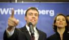 SPD-Spitzenkandidat Nils Schmid sieht in Baden-Württemberg einen historischen Wechsel geschafft. Schwarz-Gelb ist abgewählt, sagte er in Stuttgart. Es gebe einen klaren Regierungsauftrag für SPD und Grüne, den wir gemeinsam annehmen werden, fügte er hinzu.  Foto: dapd