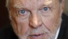 Dieser Mann ist 84. Hardy Krüger gehört zu den Männern, die einfach für immer ein Jungengesicht haben. Sein erster Auftritt vor der Kamera war 1944 in dem Wehrmachts-Werbefilm Junge Adler, wo er den 15-jährigen Pimpf Bäumchen spielte. Nach dem Krieg machte er dann international Karriere und drehte mit John Wayne, Richard Burton und James Stewart. Er hat sie alle überlebt. Überlebt hat... Foto: dapd