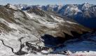 Im österreichischen Ötztal ist ein Bus mit Wintersportlern verunglückt. Ein 15-Jähriger kam dabei ums Leben. Foto: dpa