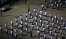 Schüler in China absolvieren ihren morgendlichen Übungen. Die gemeinsamen sportlichen Betätigungen gehören zum täglichen Pflichtprogramm. Foto: ap