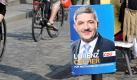 Wahlplakate zeigen am Samstag (03.09.11) in Waren (Mueritz) nach der Wahlkampfabschlusskundgebung der CDU die Portraets von Bundeskanzlerin Angela Merkel (alle CDU, von oben), des lokalen Kandidaten Wolf-Dieter Ringguth und Mecklenburg-Vorpommerns Innenminister und CDU-Spitzenkandidat fuer die Landtagswahl 2011, Lorenz Caffier. Zum Wahlkampfabschluss in Mecklenburg-Vorpommern hat sich die CDU noch einmal als Koalitionspartner empfohlen. Gute Wirtschaftspolitik gehe nur mit der CDU, sagte Spitzenkandidat Lorenz Caffier am Samstag in Waren. Bundeskanzlerin Angela Merkel hatte ihren Auftritt bei der Wahlkampfabschlusskundgebung wegen des Todes ihres Vaters abgesagt. (zu dapd-Text) Foto: Thomas Haentzschel/dapd Foto: dapd