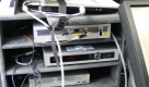 Der Versuchsaufbau im LTE-Testbus. Unter dem Laptop das LTE-Modem, darunter die Medienbox als Zuspieler fr TV und Co. Foto: news.de