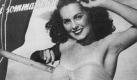 Bademode aus dem Jahr 1943 zeigt eine Nivea-Reklame aus Schweden in der Düsseldorfer Ausstellung 'Bademode - Zwischen Schamgefühl und Lebenslust'. Die Ausstellung auf der Düsseldorfer Messe zeigt vom 30. September bis 3. Oktober die Entwicklung der Badekleidung vom 18. Jahrhundert bis heute. (Nur s/w, zu dpa 0304) Foto: dpa