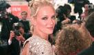 Uma Thurman lebt in Angst. Ein irrer Fan, der ihr bereits vor zwei Jahren nachstellte und damals festgenommen wurde, soll sie - laut Berichten der Bild jetzt wieder verfolgen. Jack Jordan war 2008 mehrmals in der Nähe von Uma Thurmans Wohnung und sogar an einem ihrer Filmsets gesehen wurde. Nach seiner Verhaftung bekam er ein Bewährungsstrafe mit der Auflage, eine Therapie zu machen. Dem sei er nicht nachgekommen. Uma Thurman soll jetzt mehrere Bodyguards angeheuert haben, um sie vor dem irren Stalker zu beschützen. Foto: dpa
