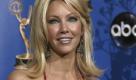 ARCHIV - Hollywood-Schauspielerin Heather Locklear (Archivfoto vom 19.09.2004) ist nach einer Schlangenlinienfahrt nahe der kalifornischen Stadt Santa Barbara festgenommen worden. Wie die «Los Angeles Times» am Sonntag berichtete, wurde Locklear am Samstagabend (Ortszeit) auf eine Polizeiwache mitgenommen, kam aber wenig später wieder frei. Ein Anwohner hatte die unsichere Fahrweise der Schauspielerin beobachtet und die Polizei alarmiert. Als die Beamten eintrafen, hatte die 47- Jährige ihr Auto bereits am Straßenrand geparkt. Es werde untersucht, ob Locklear unter dem Einfluss von Medikamenten stand, hieß es. Alkohol soll nicht im Spiel gewesen sein. Der Star von TV-Serien wie «Melrose Place» und «Denver Clan» hatte sich im Juni freiwillig in eine Spezialklinik in Arizona begeben. Dort wurde Locklear vier Wochen lang wegen Angstzuständen und Depressionen behandelt. EPA/ARMANDO ARORIZO +++(c) dpa - Bildfunk+++ Foto: dpa