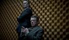 Eine missglückte Aktion des britischen Geheimdienstes in Budapest hat politische Folgen: Der langjährige MI6-Chef Control (John Hurt, vorn) und seine rechte Hand George Smiley (Gary Oldman) müssen ihren Hut nehmen. Foto: StudioCanal