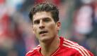 Egal von wo und wie, Mario Gomez trifft und trifft. Der Torschützenkönig aus der Vorsaison ist mit 25 Treffern drauf und dran, diesen Erfolg zu wiederholen und seine Bestmarke (28 Tore) gar zu übertreffen. Endstand. Borussia Dortmund-FC Bayern München 8:5. Hoffnung für den BVB bleibt dennoch: Schließlich fließt der Heimvorteil in diese Wertung nicht mit ein. Foto: dapd