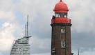 Das Oberfeuer Nordmole ist ein Leuchtfeuer an der Nordmole der Geestemündung in Bremerhaven. Es schützt seit 1914 die Schifffahrt vor gefährlichen Unfällen und Havarien, denn sein Licht lenkt die Kapitäne sicher in die Einfahrt zur Weser, die hier mit besonders starken Gezeiten aufwartet.  Foto: dpa
