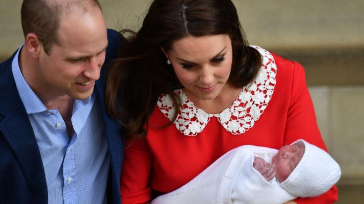 Prinz William und Kate Middleton präsentieren ihren jüngsten Sohn kurz nach der Geburt am 23. April der Öffentlichkeit.