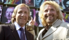 Vor dem Kunstwerk 'Hotel Europa' in Troisdorf bei Bonn präsentieren sich am Freitag (25.8.2000) die Brüder Thomas (r) und Christoph Gottschalk. Die Porträts der Brüder (oben links) hängen jetzt ebenfalls als 'Gäste' an der von dem Aktionskünstler HA Schult bereits vor einiger Zeit zum 'Hotel Europa' umfunktionierten Fassade einer Bauruine. dpa/lnw  Foto: dpa