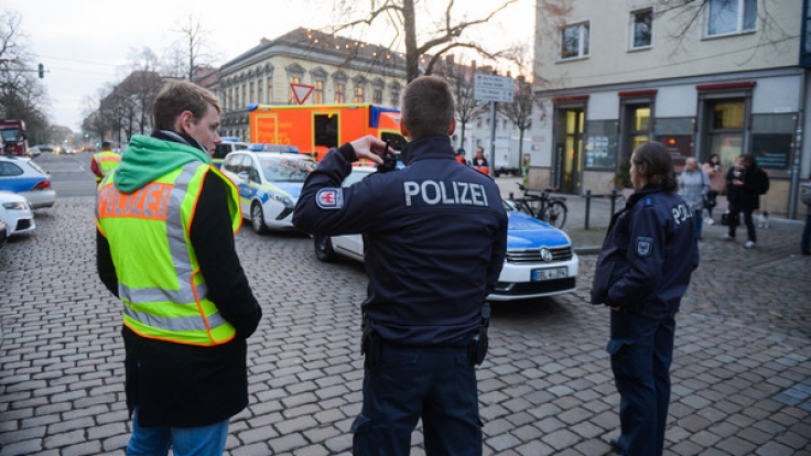 Die Polizei sperrte den Bereich weiträumig ab.