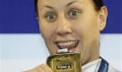 Sanja Jovanovic aus Kroatien freut sich über ihre Goldmedaille im 50 Meter Rückenschwimmen. Foto: ap