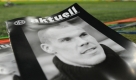 Aus sportlicher Sicht spielte der Test der deutschen Fußball-Nationalmannschaft gegen die Elfenbeinküste nur eine untergeordnete Rolle. Die DFB-Elf gedachte vor allem des verstorbenen Torhüters Robert Enke, der sich wenige Tage zuvor das Leben genommen hatte. Foto: dpa