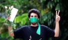 Ein iranischer Demonstrant fordert auf einem Protest vor dem Büro der Vereinten Nationen in Kuala Lumpur die Freilassung der iranischen Oppositionsführer Mir Hossein Mousavi und Mahdi Karroubi, die seit Dienstag verschollen sind. Ihnen droht nach dem Willen der Regierung die Todesstrafe. Foto: dapd