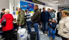 Auf dem Flughafen Magdeburg-Cochstedt in Cochstedt warten Test-Fluggäste vor den Abfertigungshallen. Mit einem Live-Training wurden Passagierabfertigung und Sicherheitseinrichtungen unter Realbedingungen getestet. Ein Jahr nach dem Kauf des Flughafens durch die dänische Airport Development A/S, soll am 30. März erstmals eine Ryanair-Maschine Richtung Spanien starten. Foto: dapd