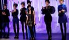 Portuguese fashion designer Fatima Lopes acknowledges applause at the end of her Fall-Winter ready-to-wear fashion collection, in Paris, Tuesday March 2, 2010. (AP Photo/Thibault Camus)  Foto: ap
