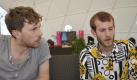 Auch die Band Good Shoes aus England halten sich vor ihrem Auftritt lieber drinnen auf, fernab des Schlammes. Obwohl sie doch eigentlich das passende Schuhwerk für jede Situation haben müssten. Foto: news.de