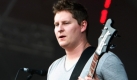 Der markante Bass von Russell Leetch ist die perfekte Umrandung für die düsteren Texte. Und für die monotone Traurigkeit in Smiths Stimme. Foto: wikipedia