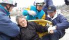 Die japanischen Rettungskräfte haben im Katastrophengebiet eine 80-jährige Frau und ihren 16 Jahre alten Enkelsohn aus Trümmern gerettet. Foto: dpa