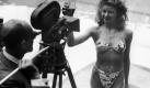 Unvorstellbar, dass dieses Modell für einen Moralaufschrei sorgte: Nackttänzerin Micheline Bernardini präsentierte am 5. Juli 1946 in Paris den ersten Bikini der Neuzeit. Denn obwohl bereits römische Damen solche Zweiteiler trugen, sorgte der Stofffetzen vor 65 Jahren für Wirbel - und wurde sogleich von den Stränden dieser Welt verbannt. Vorerst.
 Foto: dpa