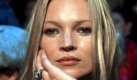 Topmodel Kate Moss gilt als party- und trinkfreudig. Im berauschten Zustand hat die Britin letztes Weihnachten ihrem Musikerfreund Jamie Hince ein Veilchen verpasst. Angeblich ein Unfall beim Schmcken des Christbaums. An diese Version glauben aber nicht einmal Kates Freunde. Foto: dpa