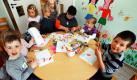 Die Kindergartengebühren in Deutschland sind in den vergangenen zwei Jahren im Schnitt um 16 Prozent gesunken, weisen aber bundesweit große Unterschiede auf. Zu diesem Ergebnis kommt eine Studie, die von der Zeitschrift Eltern und der Initiative Neue Soziale Marktwirtschaft in Berlin vorgestellt wurde. Foto: dpa