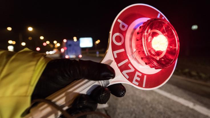 Auf der Flucht vor der Polizei wurde ein 14-Jähriger in Nordrhein-Westfalen in einen Unfall verwickelt (Symbolbild).