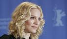 Die Queen des Pop gibt sich in diesem Jahr zur Berlinale die Ehre. In der deutschen Hauptstadt wird sie allerdings nicht singen, sondern ihren neuen Film präsentieren. Dieser heißt W.E., Madonna führte Regie. Erstes Problem: Der Film ist noch nicht fertig, Madonna zeigt nur Ausschnitte. Zweites Problem: Es dürfen nur ein paar ausgewählte Gäste zusehen. Selbstschutz? Foto: dpa