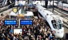 Großer Andrang auf die Bahn (Foto)
