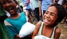 Nach den jüngsten Überschwemmungen auf den Philippinen erhalten die Bedürftigen mehr und mehr Hilfe in Form von Nahrungsmitteln und Medikamenten. Die Philippinen werden versuchen, mindestens eine Milliarde US-Dollar von internationalen Gebern für den Wiederaufbau ihres Landes zu erhalten.
 Foto: ap