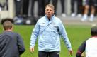 Stuart Pierce (M) trainiert mit dem englischen Team in Wembley. Foto: Andy Rain Foto: dpa