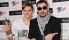 Die Schauspieler Jimi Blue Ochsenknecht (r) und Wilson Gonzales Ochsenknecht (l) freuen sich am Dienstag (27.01.2009) in München (Oberbayern) bei der Verleihung des Deutschen Entertainment-Preises DIVA im Hotel Bayerischer Hof neben Sänger Sido über ihren Preis. Die Ochsenknecht-Brüder wurden mit dem Jury-Preis 'New Talent of the Year 2008' ausgezeichnet. Der Preis DIVA 2009 des Entertainment Media Verlags wurde zum 19. Mal verliehen.
 Foto: dpa